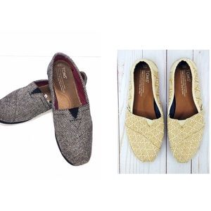 🔥 CLEARANCE 🔥
 2 Pairs of TOMS‼️cream & Black